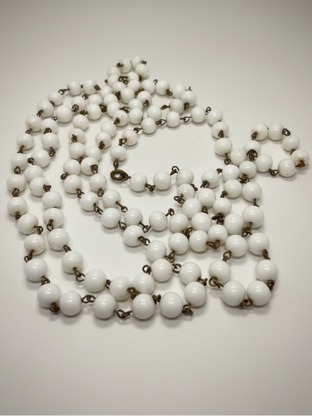 Vintage Milk Glass & White Lucite Jewelry Set - Picture 3 of 9